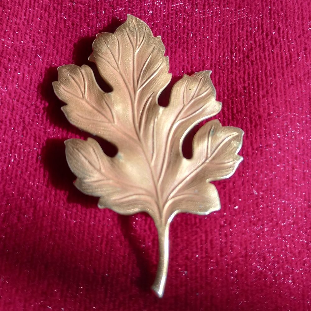 Krementz gold tone leaf